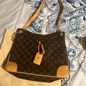 Louis cross body